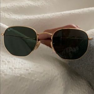 Ray Ban Sunglasses (Len’s Cracked)